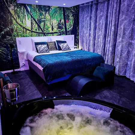 Loveroom & Jacuzzi Tijugo - Ferrand Appartement *