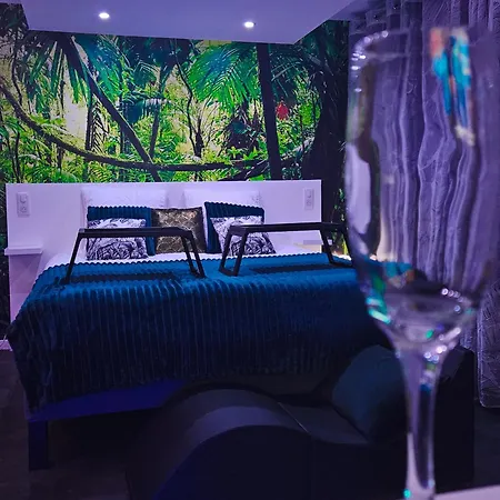 Loveroom & Jacuzzi Tijugo - Ferrand Appartement *